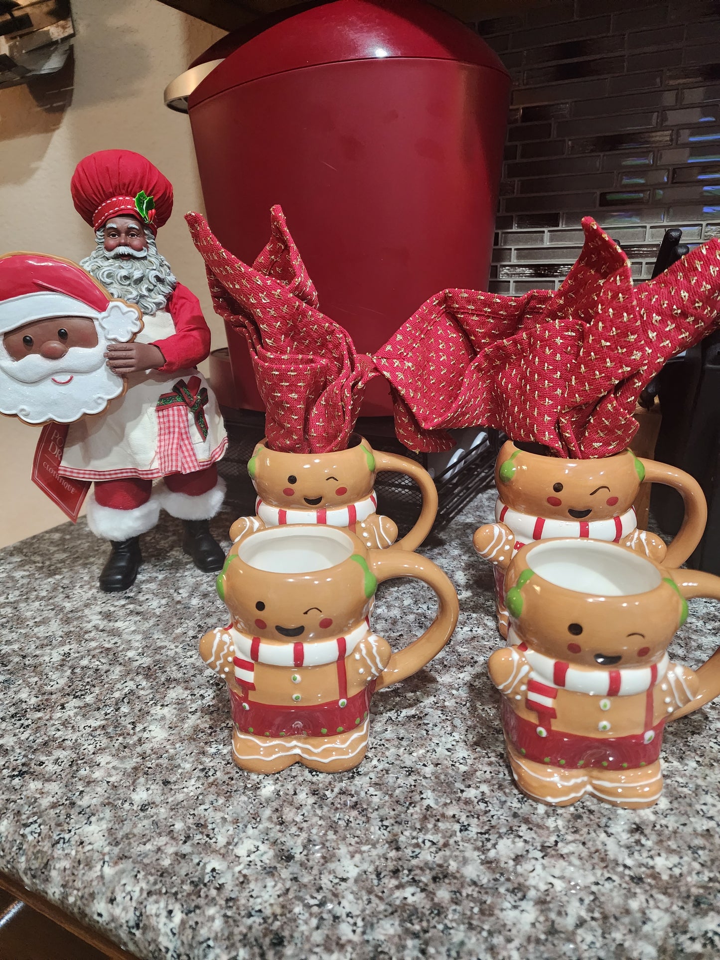 A Pair of Gingerbread Man Mugs (15 oz)